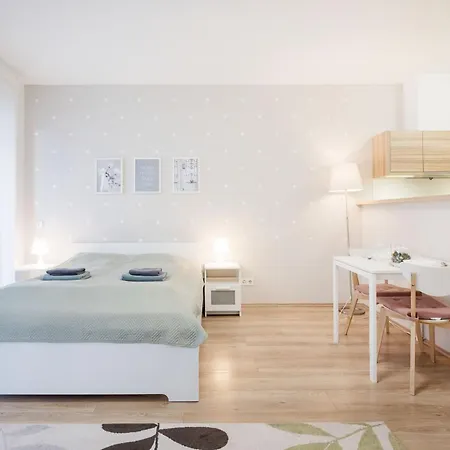Apartment The Chic Crib With Balcony