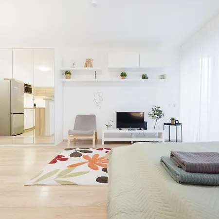 The Chic Crib With Balcony Apartment *
