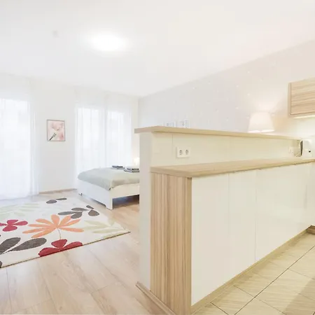 The Chic Crib With Balcony דירה בודפשט