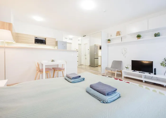 The Chic Crib With Balcony Budapeszt