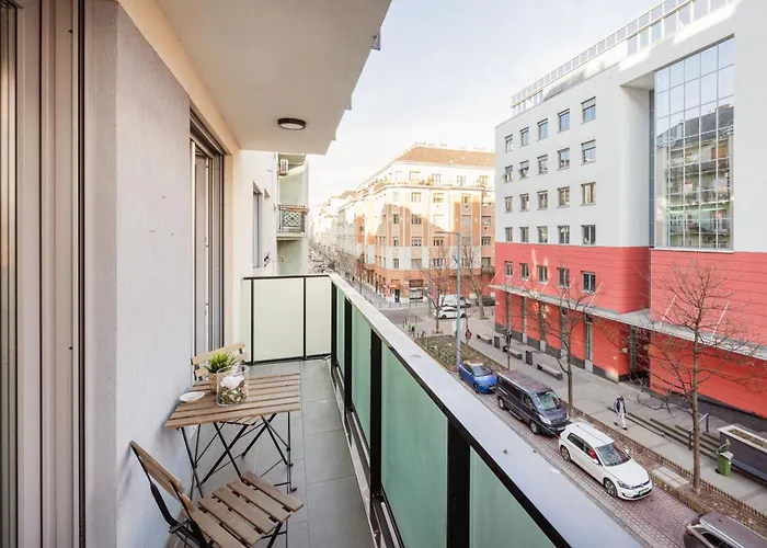 Apartament The Chic Crib With Balcony *