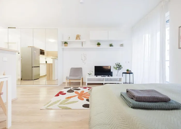 The Chic Crib With Balcony Apartment *